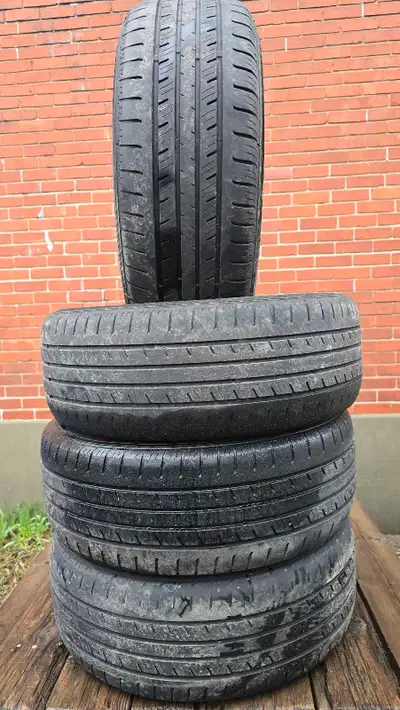 Quatre pneus été en bon état. Prix ferme pour vendre rapide. À venir chercher dans Hochelaga Maisonn...