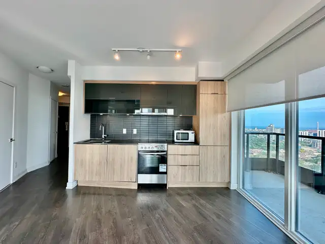 3 Bedroom 2 Bathroom Corner Unit – Stunning City View in Condos for Sale in City of Toronto - Image 17