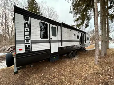 2023 Keystone Hideout Trailer for sale. Bought brand new in 2024. Only towed 3 kms after purchase. M...