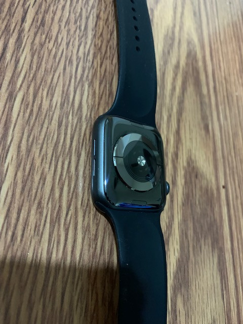 Apple watch in Jewellery & Watches in Mississauga / Peel Region - Image 3