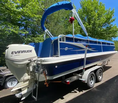 2011 Hurricane Fundeck with 2011 Venture boat trailer and 2011 Evinrude 225 hp motor. Has marine toi...