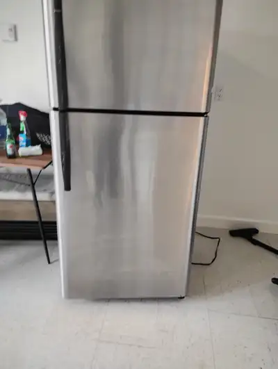 Frigidaire à vendre, View more