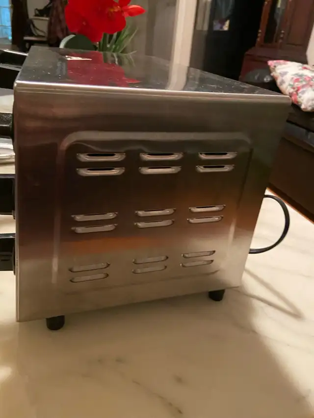 Hamilton Beach toaster  oven in Toasters & Toaster Ovens in Markham / York Region - Image 5