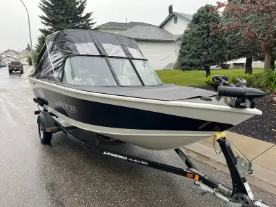 Selling my 2015 Legend 18 Xcalibur. The Engine is a 2015 Mercury 115 HP four stroke, Command Thrust....