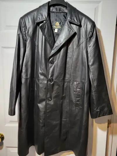 Check out this sleek Coronet Leather jacket (Montreal), a stylish size 42 for a comfortable fit! Thi...