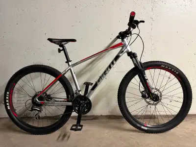 Like New Velo Giant Talon 27.5" Mountain Bike - Medium 5.5.-5.11, View more