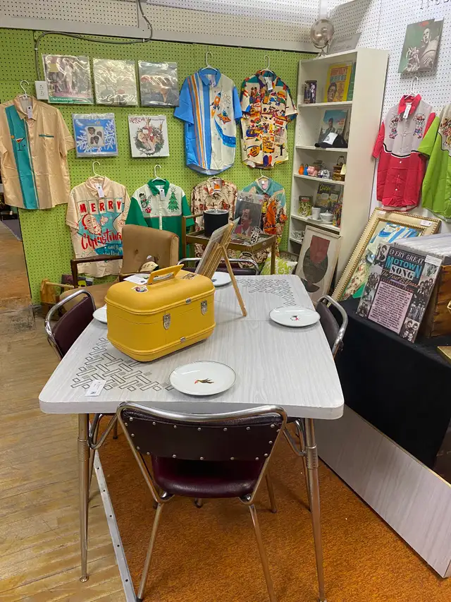 “ReStyle ReVival” Booth 21S at the Hamilton Antique Mall in Arts & Collectibles in Hamilton - Image 11