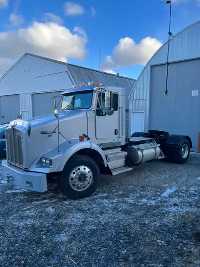 2007 T800 Cummins motor 18 speed 23,000rear air ride