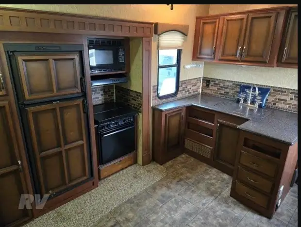 2012 Heartland Greystone 32RES RV in RVs & Motorhomes in Powell River District - Image 10