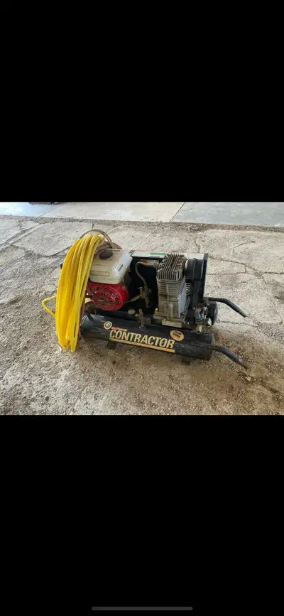 Gas air compressor single stage, belt driven 10 CFM @ 90 PSI cw 5.5 Honda motor and wheel barrel sty...