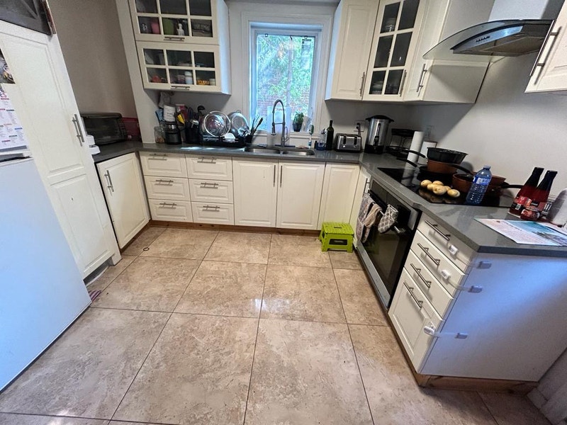 Private Room for rent next to metro Plamondon (VanHorne) Chambres