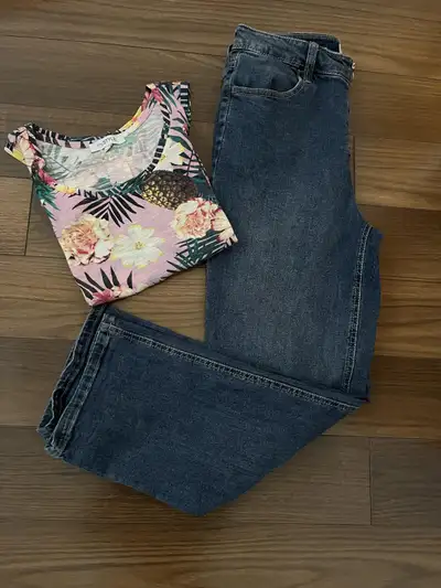 Granby : Ensemble jeans et t-shirt pour femme a vendre a 20$, View more