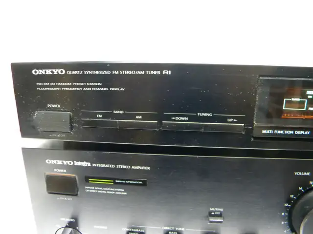 ONKYO A-8170, Integrated Stereo Amplifier with Tuner & Manual in Stereo Systems & Home Theatre in Oakville / Halton Region - Image 4