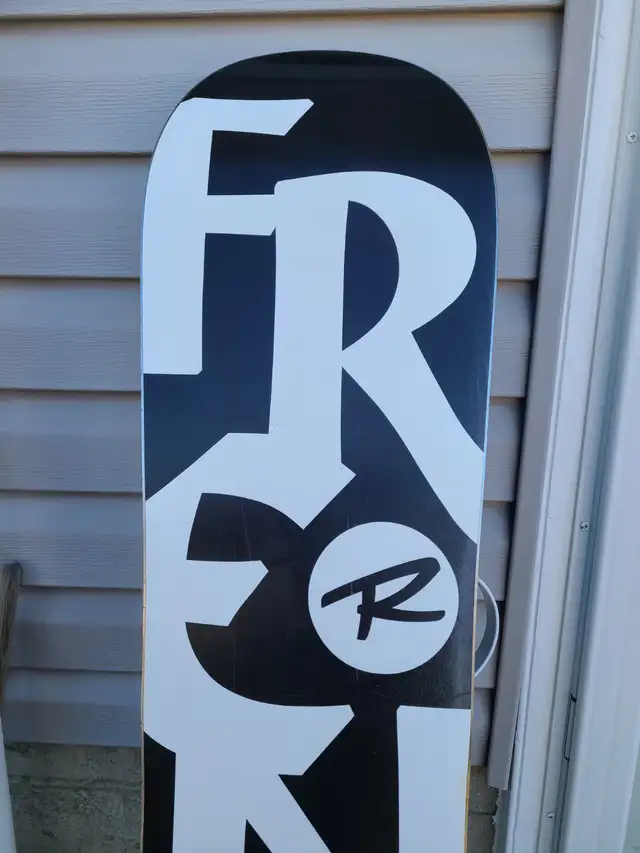 Rossignol 147cm Snowboard with Liquid bindings in Snowboard in Edmonton - Image 6