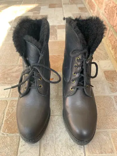Woman black leather boots Size 6 1/2, View more