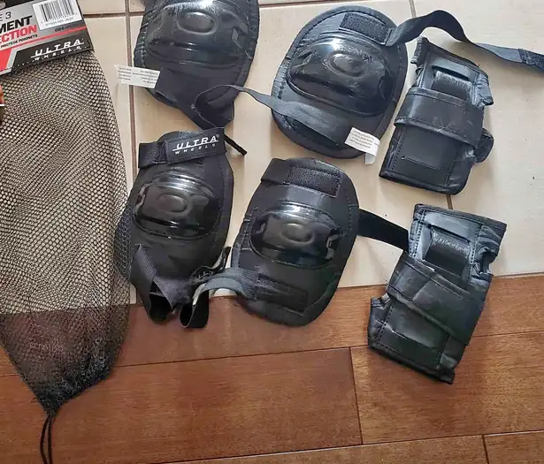 Knee, elbow pads and wrist guards in Clothing, Shoes & Accessories in Moncton - Image 2