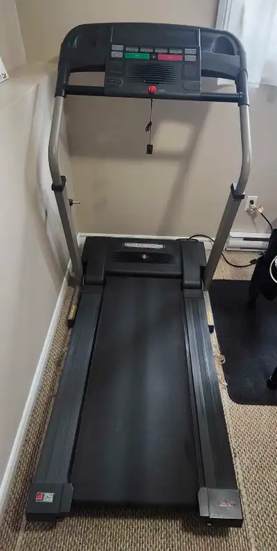 Weslo 330i treadmill. Incline doesn't work. But everything else works fine.