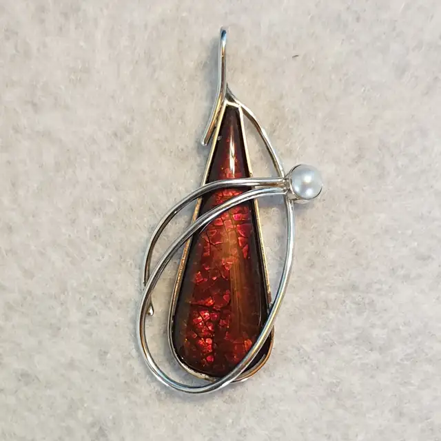 2’’ Elegant Vintage Sterling Silver Red Ammolite & Pearl Pendant in Jewellery & Watches in Calgary - Image 5