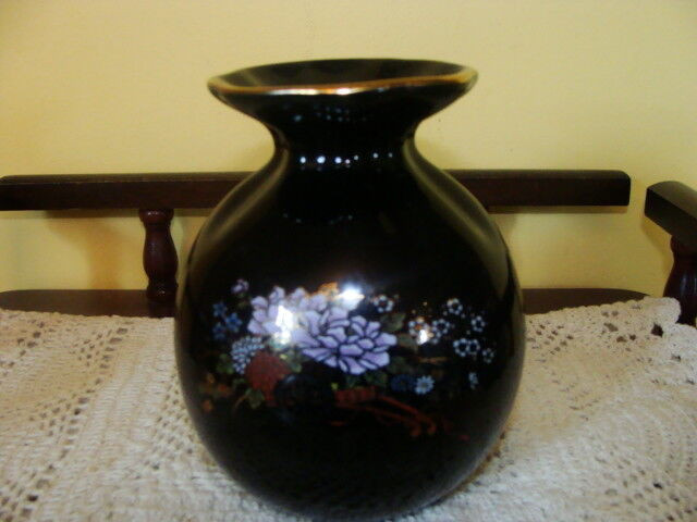 Beau vase à fleurs de couleur bleue profond dans Art et objets de collection  à Laval/Rive Nord