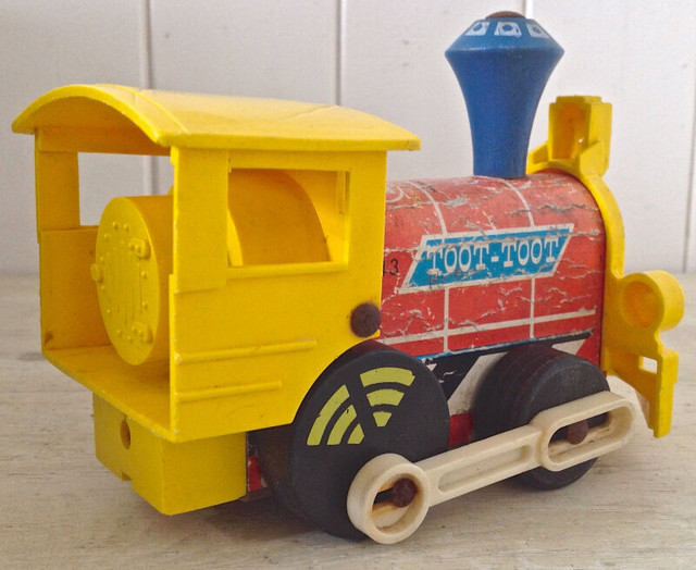 Vintage 1964 Collection. Jouet FISHER PRICE "Toot-Toot" USA in Arts & Collectibles in Lévis - Image 3