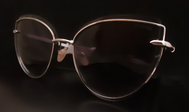 New - High-end Guess Sunglasses  in Jewellery & Watches in St. Catharines - Image 3
