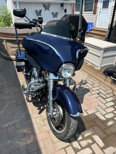 Original owner. Great condition. ABS brakes, cruise control, Road Zeppelin seat, Love Jugs cooling f...