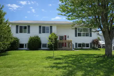 Bright and Spacious 2 bedroom downstairs unit | Moncton North, Close to all great schools and shoppi...