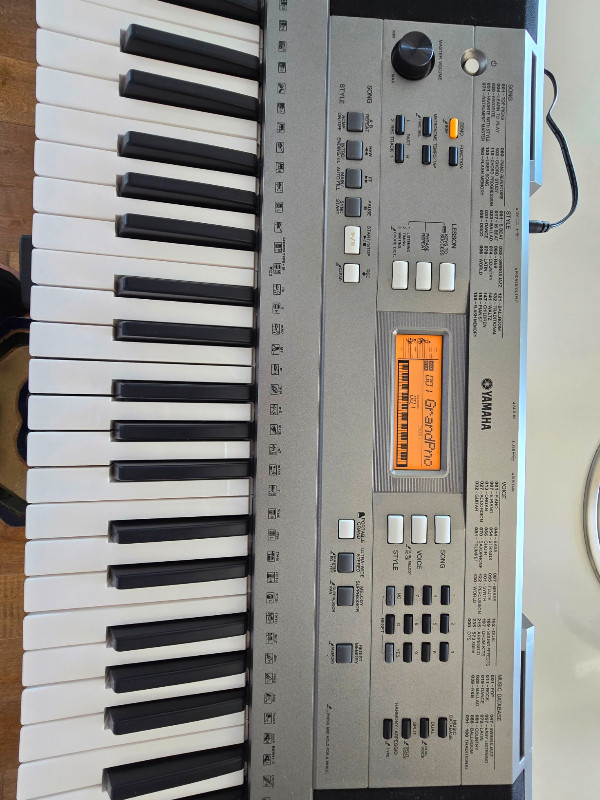 SOLD - Yamaha PSR-E353 61-Key Portable Keyboard in Pianos & Keyboards in Dartmouth - Image 4