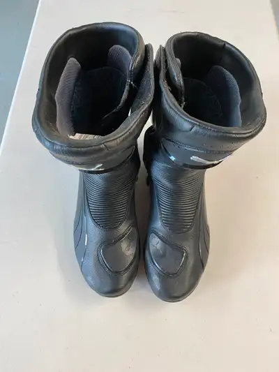 Puma size 11 US motorcycle riding boots waterproof and in good condition. They fit small, I'm a size...