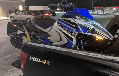 2022 Yamaha Mountain Max 800 165x3 electric start, reverse AKA; Yamacat Arctic Cat Hardcore. 1500km...