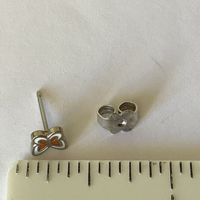 Single Silver Toned Butterfly Pierced Earring in Jewellery & Watches in Winnipeg - Image 3
