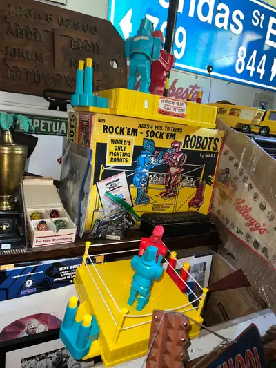 PARKER PICKERS - This vintage rare version of ROCK'EM - SOCK'EM ROBOTS toy game is a great display i...
