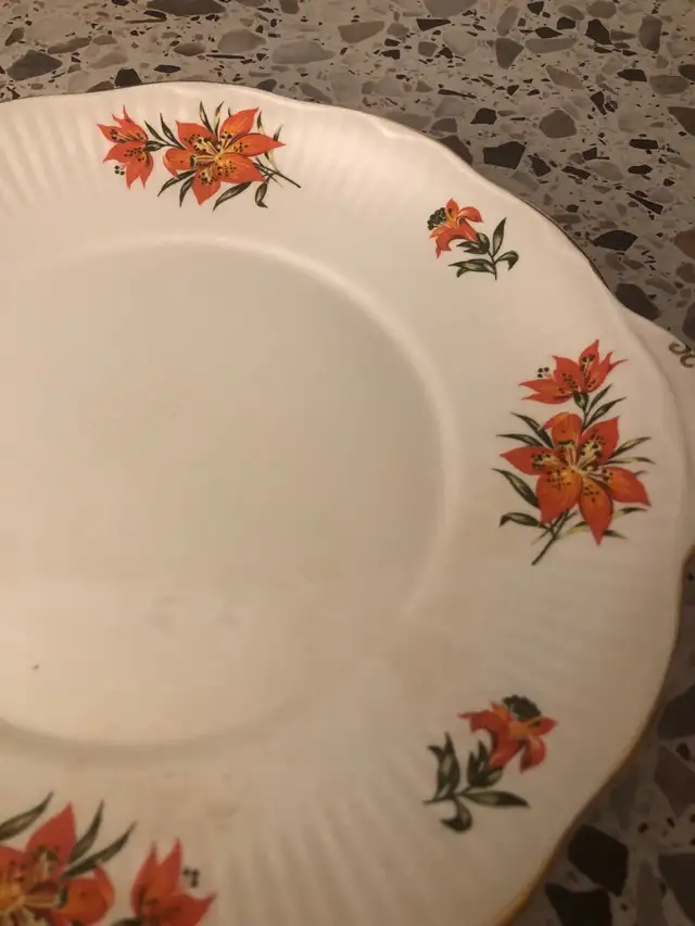 Queen’s Tiger Lily Cake Plate579665154289192964