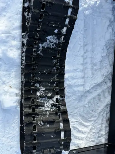 Brocken skidoo track. Can be used for other projects or try and risk fixing it only 2 years old 50.0...