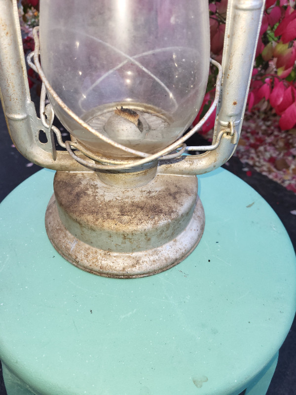 Vintage BEACON GSW Wind Proof Lantern in Arts & Collectibles in Hamilton - Image 4
