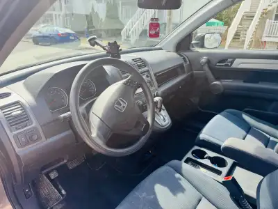 Auto roule très bien Pas de problème mécanique Prix demandé 5000$