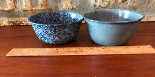 Two Vintage Granite Ware Enamel Ware Three Cup Bowls in Arts & Collectibles in Winnipeg - Image 2