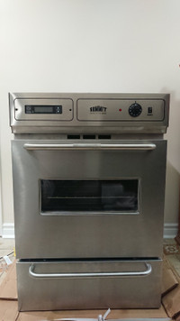 Brand new 24" Natural gas wall oven.