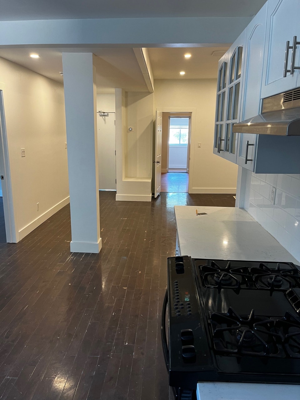 BIG & BRIGHT with BACK DECK - 2 BEDROOM + DEN APARTMENT $1895/m 2