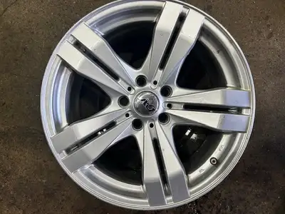 4 MAGS DAI EN 17 POUCES - BOLT PATTERN 5X110 MM - 17X 7,5 - EN BONNE CONDITION - PRIX 300$ POUR L'EN...