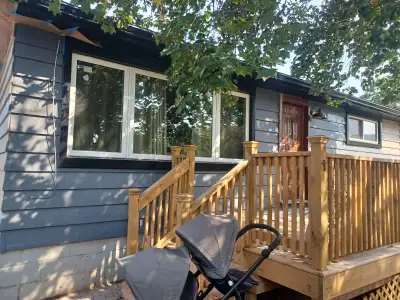 eatures: • 3 bedrooms • Upper-level unit • Recently renovated apartment • 1 full bathroom with showe...