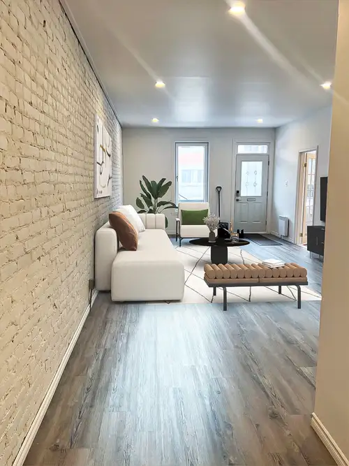 Fully renovated 4½ apartment located on the ground floor with a private backyard. 2 bedrooms, 1 bath...