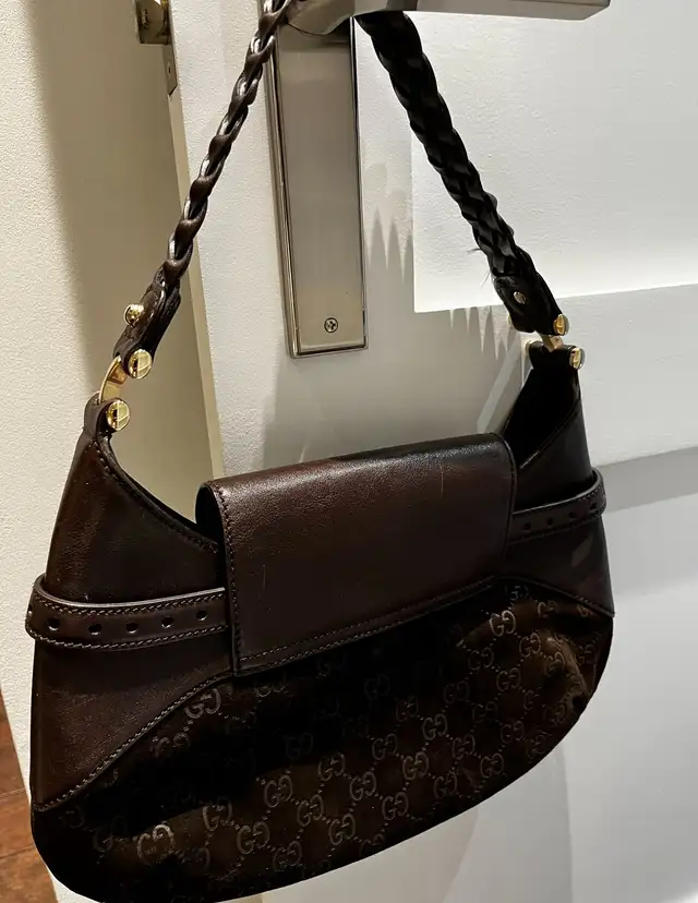 Suede Gucci bag in Women's - Bags & Wallets in Mississauga / Peel Region - Image 3