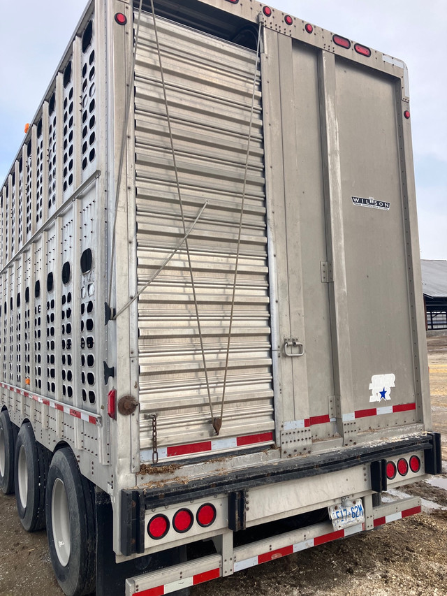 Wilson cattle trailer  in Heavy Trucks in Grand Bend - Image 3