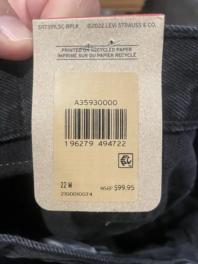 *NWT (Reg. $100)* Levi's Women's 94 Baggy Jeans (Sz 22W) in Women's - Bottoms in Markham / York Region - Image 11