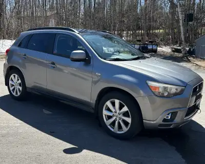 Selling 2012 Mitsubishi RVR GT (top trim) AWD with only 102,583 km. The 4-cylinder engine is very ec...