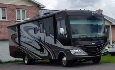 2013 Fleetwood Storm V32 V10 Ford engine 55000Km Has built in Cummings Generator 2 slide outs 6 new...