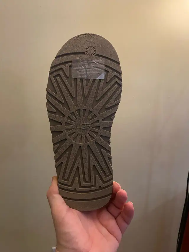 Ugg boots in Women's - Shoes in Mississauga / Peel Region - Image 3