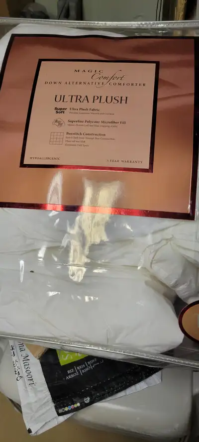 SOFT Down ALTERNATIVE COMFORTER, NEW FITTED SHEETS IN VERY GOOD, View more