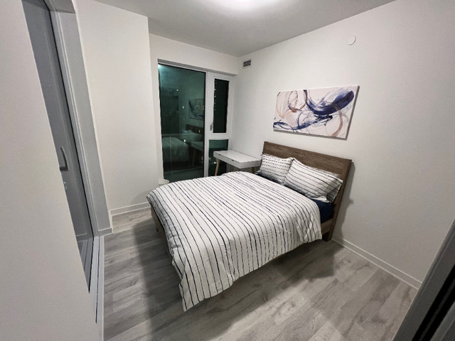 Luxury furnished room w/ private bath at Dundas Square in Room Rentals & Roommates in City of Toronto - Image 2